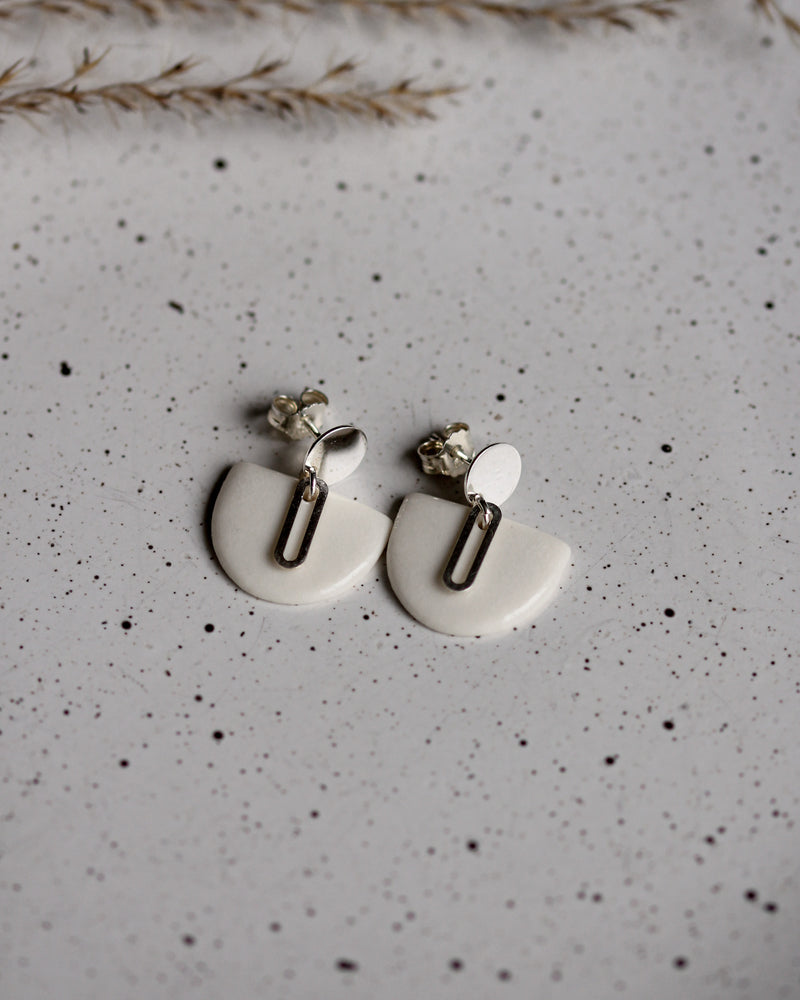 Ohrstecker 'Halbkreis Oval' aus Porzellan