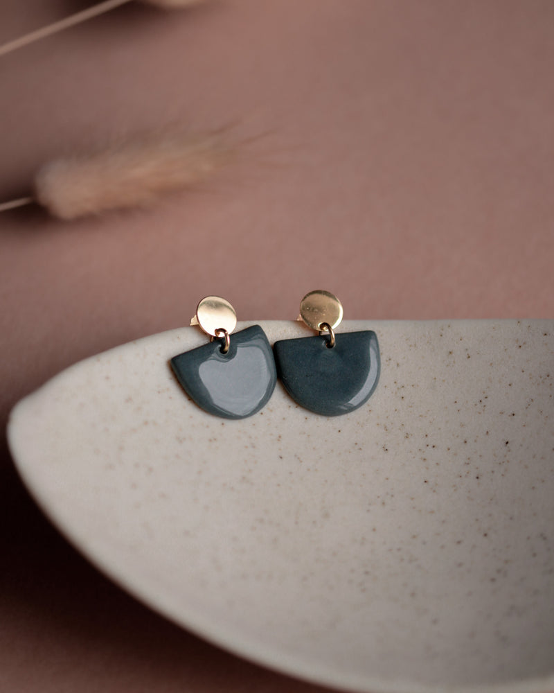 Ohrstecker 'Porzellanplätchen Halbkreis'