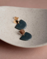 Ohrstecker 'Porzellanplätchen Halbkreis'