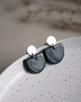 Ohrstecker 'Porzellanplätchen Halbkreis'