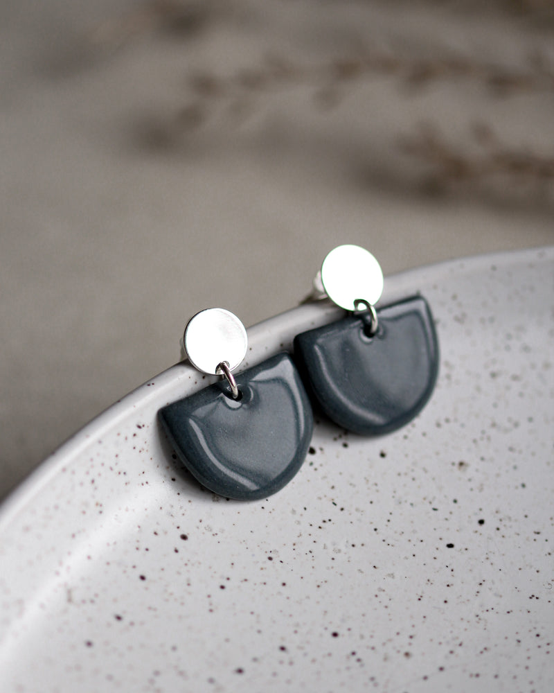 Ohrstecker 'Porzellanplätchen Halbkreis'