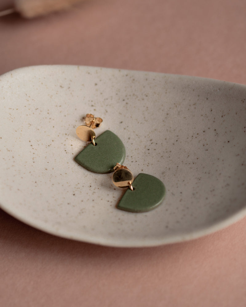 Ohrstecker 'Porzellanplätchen Halbkreis'