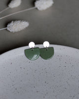 Ohrstecker 'Porzellanplätchen Halbkreis'