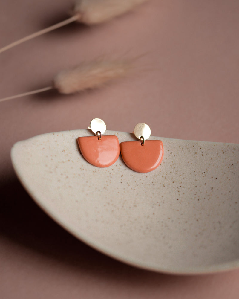 Ohrstecker 'Porzellanplätchen Halbkreis'