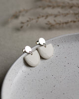 Ohrstecker 'Porzellanplätchen Halbkreis'