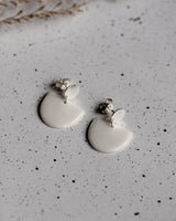 Ohrstecker 'Porzellanplätchen Halbkreis'