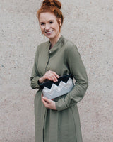 Vegane Zick-Zack-Clutch 'Zilia' - Grau/Silber/Schwarz