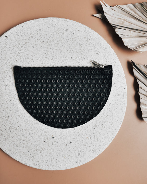 Täschchen Halbmond aus geprägtem Leder